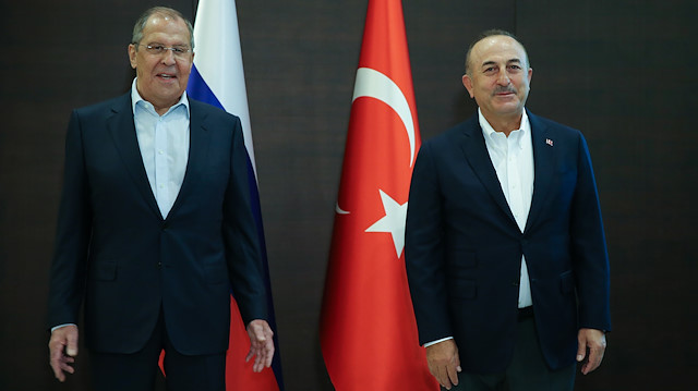 Dışişleri Bakanı Mevlüt Çavuşoğlu (sağda) ve Rusya Dışişleri Bakanı Lavrov (solda)