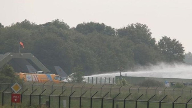 Hollanda’da Belçika’ya ait F-16 savaş uçağı kalkış sırasında binaya çarptı.