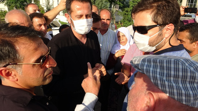 Evlat nöbeti tutan aileler kendilerini görmezden gelen CHP'li vekil Hakverdi'ye tepki gösterdi.