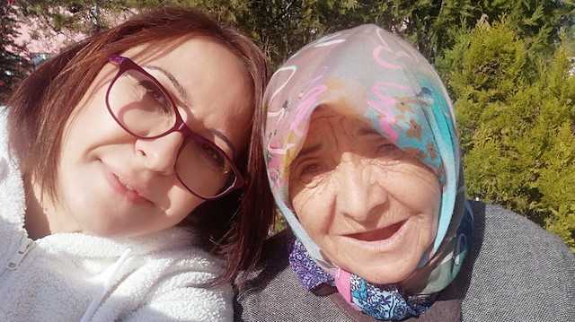 Ayşe Dündar ve kızı Nurdan Binici