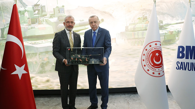 Cumhurbaşkanı Recep Tayyip Erdoğan, Sakarya'da Tank Palet Fabrikası'nda incelemelerde bulundu.