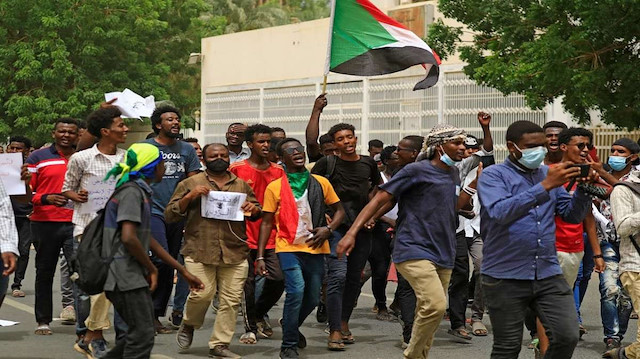 السودان.. وفاة شرطي متأثرًا بإصابته خلال مظاهرة في القضارف