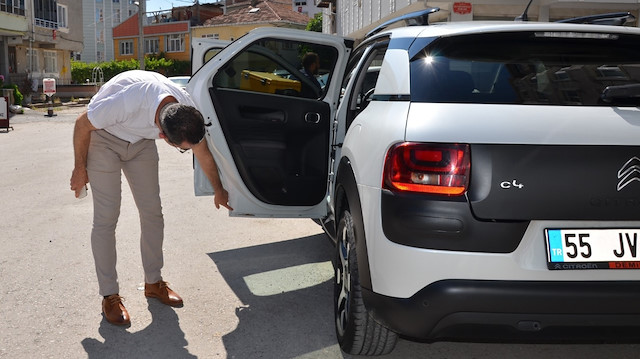 Sıfır kilometre bir otomobilde, kısa bir süre sonra kapı altlarında paslanma meydana geldi.