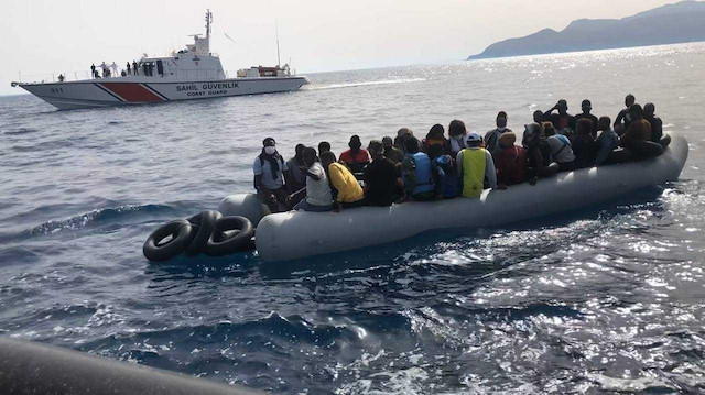 Kuşadası açıklarında 39 düzensiz göçmen kurtarıldı .