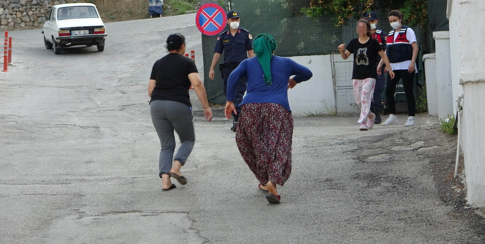 Evin önünden kaçırılan genç kız jandarma operasyonu ile kurtarıldı - Yeni  Şafak