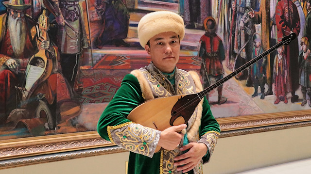 دومبرا.. آلة موسيقة لها يوم وطني بكازاخستان