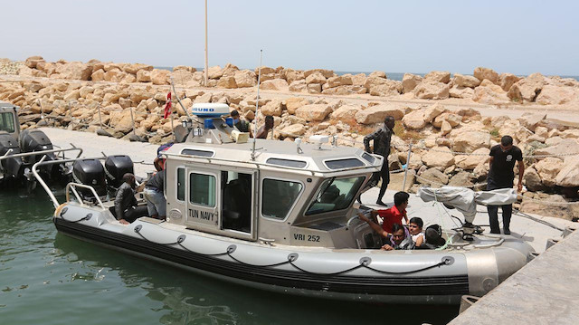 Göçmenlerin Libya’nın kuzeybatı kıyısındaki Zuwara’dan yola çıktığı, rotalarının İtalya olduğu belirtildi.