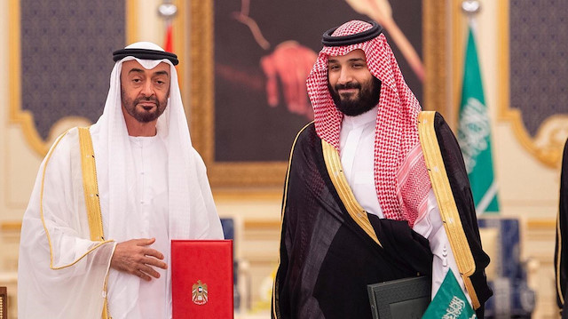 BAE Veliaht Prensi Muhammed b. Zayed ile Suudi Prens Muhammed b. Selman (sağda)