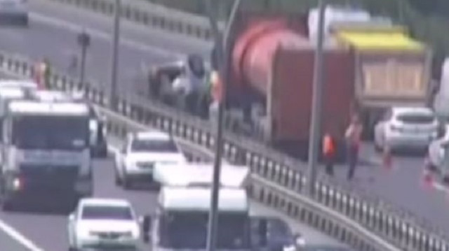 Silivri'de zincirleme kaza: 5 araç birbirine girdi