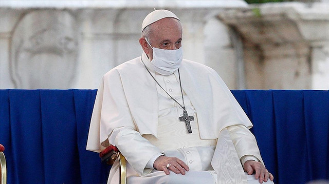  Papa Franciscus, pazar öğleden sonra yattığı hastanede akşam saatlerinde operasyona alındı.