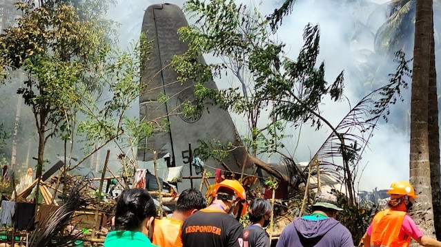 Filipinler'de düşen askeri uçakta 50 kişi hayatın kaybetti.