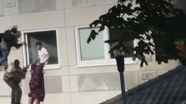 İsveç'te kadın komşusunu yangından kurtaran Bosnalı genç kahraman ilan edildi