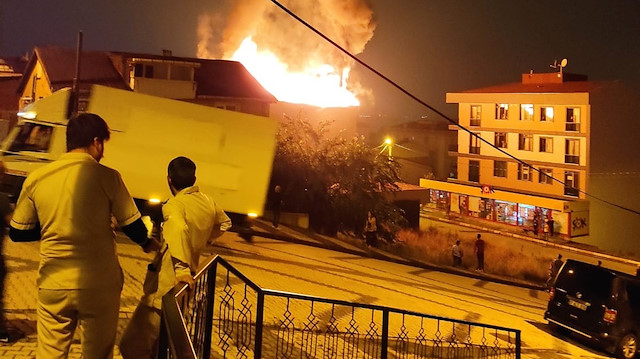 Çatı katında çıkan yangın korku ve paniğe neden oldu. 