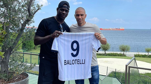 Mario Balotelli, Adana Demirspor'da 9 numaralı formayı giyecek