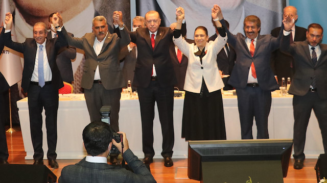 Cumhurbaşkanı Erdoğan, AK Parti'ye katılanları tebrik etti. 