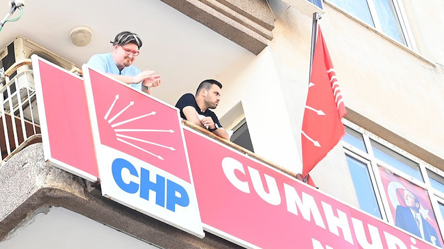 CHP Nazilli İlçe Gençlik Kolları yöneticisi Uğur Koçak, Muharrem İnce'yi alkışladığı için görevden alındı.
