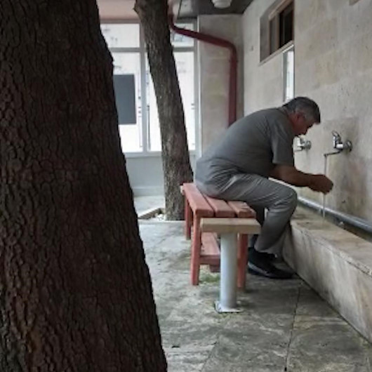 Çevre dostu şadırvan: Ağaçları kesmeye gönülleri el vermedi