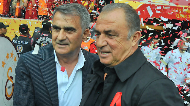 2018-2019 sezonunda Galatasaray'ın Beşiktaş'ı 2-0 yendiği maçta Şenol Güneş ve Fatih Terim hatıra fotoğrafı çektirdi. (ARŞİV)