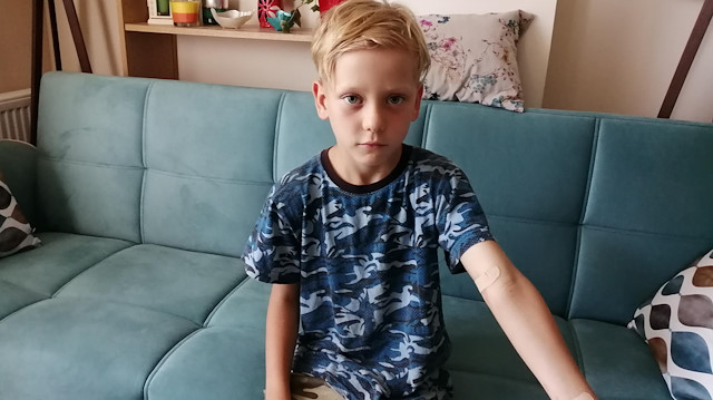 7 yaşındaki Mikail Benli üzeri kartonla kapatılan çukura düştü. 
