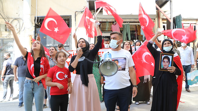 Aileler, 'Kahrolsun HDP' sloganları attı.