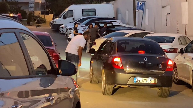 Kadıköy polisinden değnekçiye suçüstü kamerada