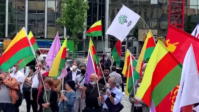 Almanya'da PKK destekçileri Alman polisini protesto etti