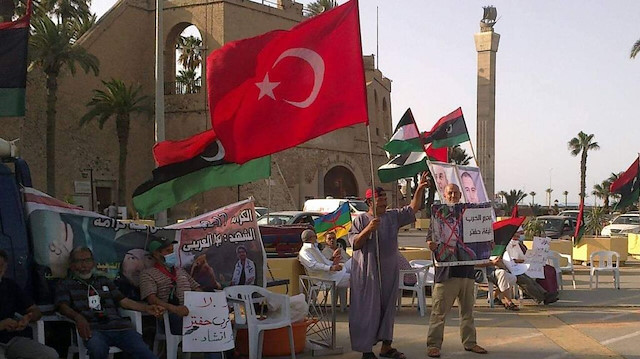 تظاهرات همبستگی پرچم ترکیه توسط لیبیایی ها علیه تحریک هافتار