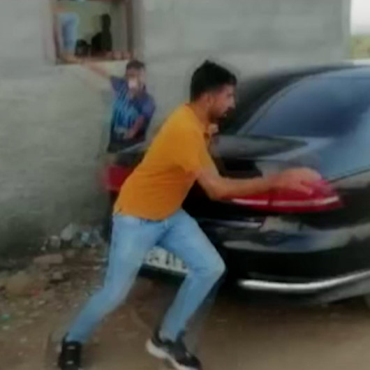 Gaziantepte horoz dövüşü yapılan çiftliğe baskından böyle kaçmaya çalıştılar