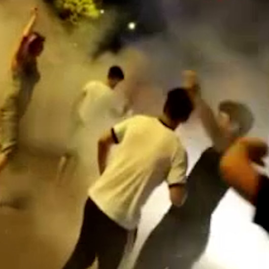 Beylikdüzünde eğlence için yolu kapatıp, lastik yaktılar