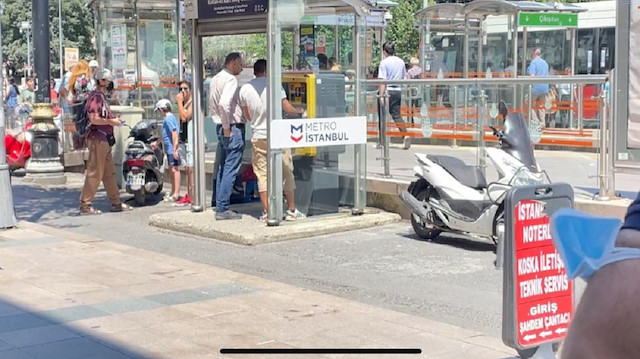 HES kodu karşılığında turistlerden para alan fırsatçı kendini böyle savundu: Para talep etmiyorum onlar veriyor