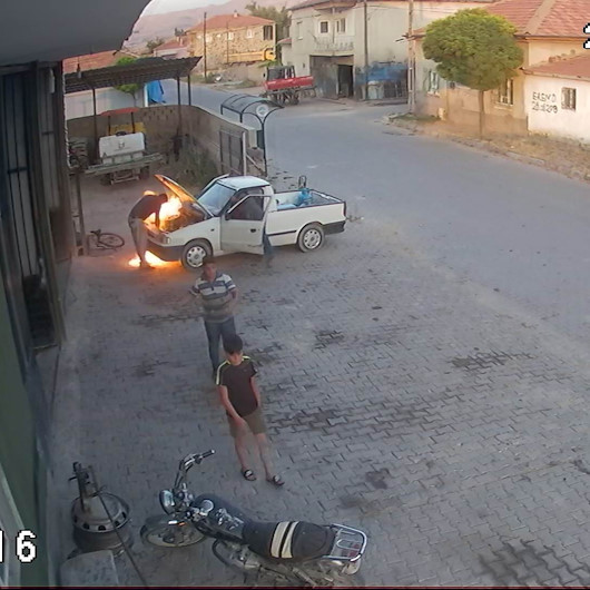 Kayseride oto tamircisi yanmaktan son anda kurtuldu