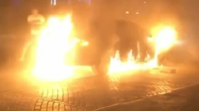 Antalya’da yanan otomobilde can pazarı