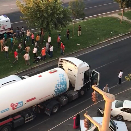 Kalp krizi geçiren tanker sürücüsüne ilk müdahaleyi vatandaşlar yaptı