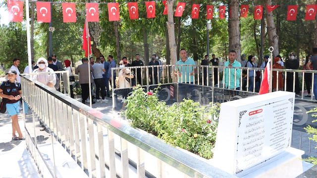 Kahramanın Ömer Halisdemir’in mezarı ziyaretçi akınına uğruyor