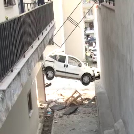 Maltepede fren yerine gaza bastı 5 metreden aşağı uçtu