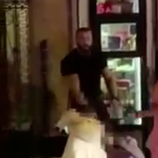 Alkollü kadın güvenlik görevlisinin parmağını kopardı