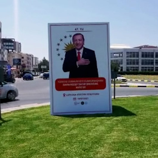 KKTC Cumhurbaşkanı Erdoğanı bekliyor: Caddeler Erdoğan posterleriyle donatıldı