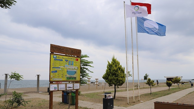 Ordu’da Cumhuriyet ve Kumbaşı Halk Plajları, Uluslararası Çevre Eğitim Vakfı’nın belli kriterlere sahip plaj ve marinalara verdiği “Mavi Bayrak” ödülünü layık görüldü.