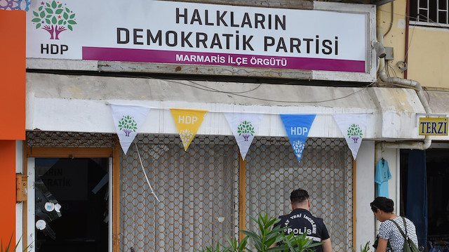 Marmaris’te HDP binasına saldıran kişi gözaltına alındı.