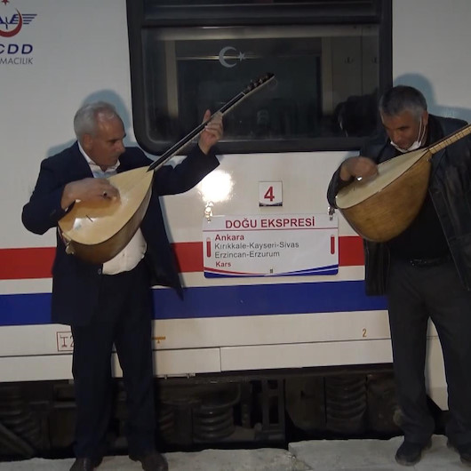 Doğu Ekspresi seferleri yeniden başladı: Aşıklar yolcuları sazlı sözlü karşıladı