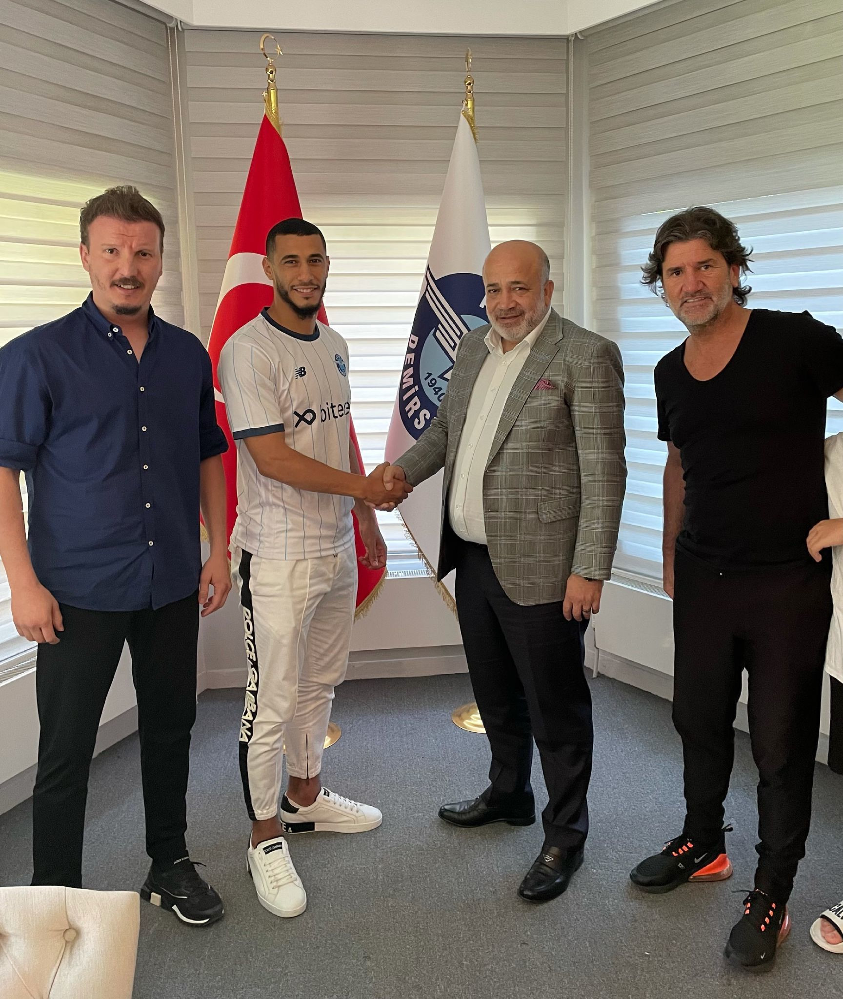 Adana Demirspor ses getiren transferlere imza attı.