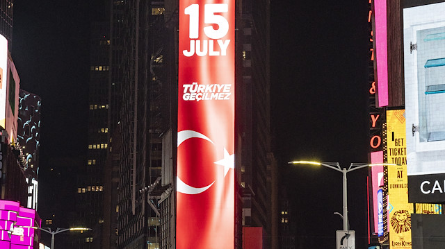 15 Temmuz darbe girişimi Times Meydanı'nda anlatıldı