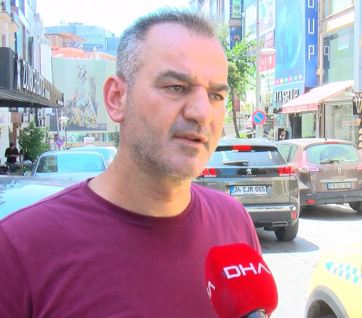 Döviz bürosu çalışanları yedikleri tüm yumruklara rağmen ellerinde bulunan para dolu çantayı bırakmadı.