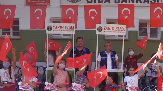 Bakan Soylu'nun gönderdiği bisikletler çocukların yüzünü güldürdü