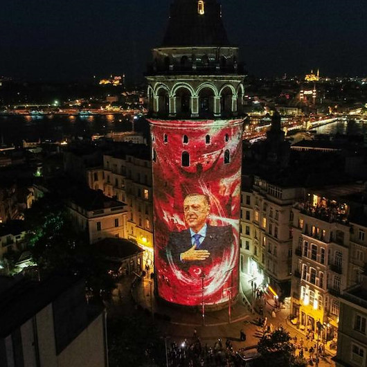 Galata ve Ayasofyada 15 Temmuz temalı mapping ve koreografi gösterisi sergilendi