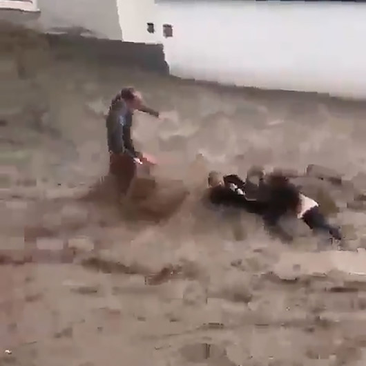 Sele kapılan Türk çiftin hayatını Avusturyalı komşusu kurtardı: O anlar kamerada