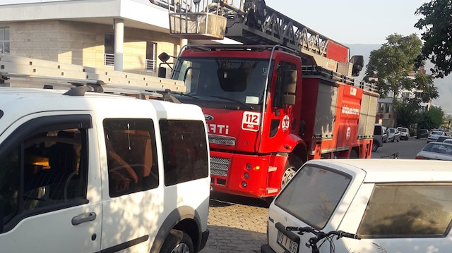 Bölgeye gelen ekipler yangını diğer katlara sıçramadan söndürdü.