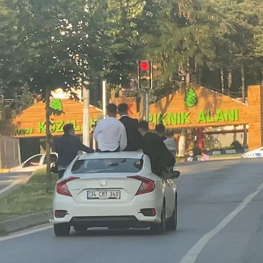 Kartalda tehlikeli yolculuk: Kır düğününe böyle gittiler