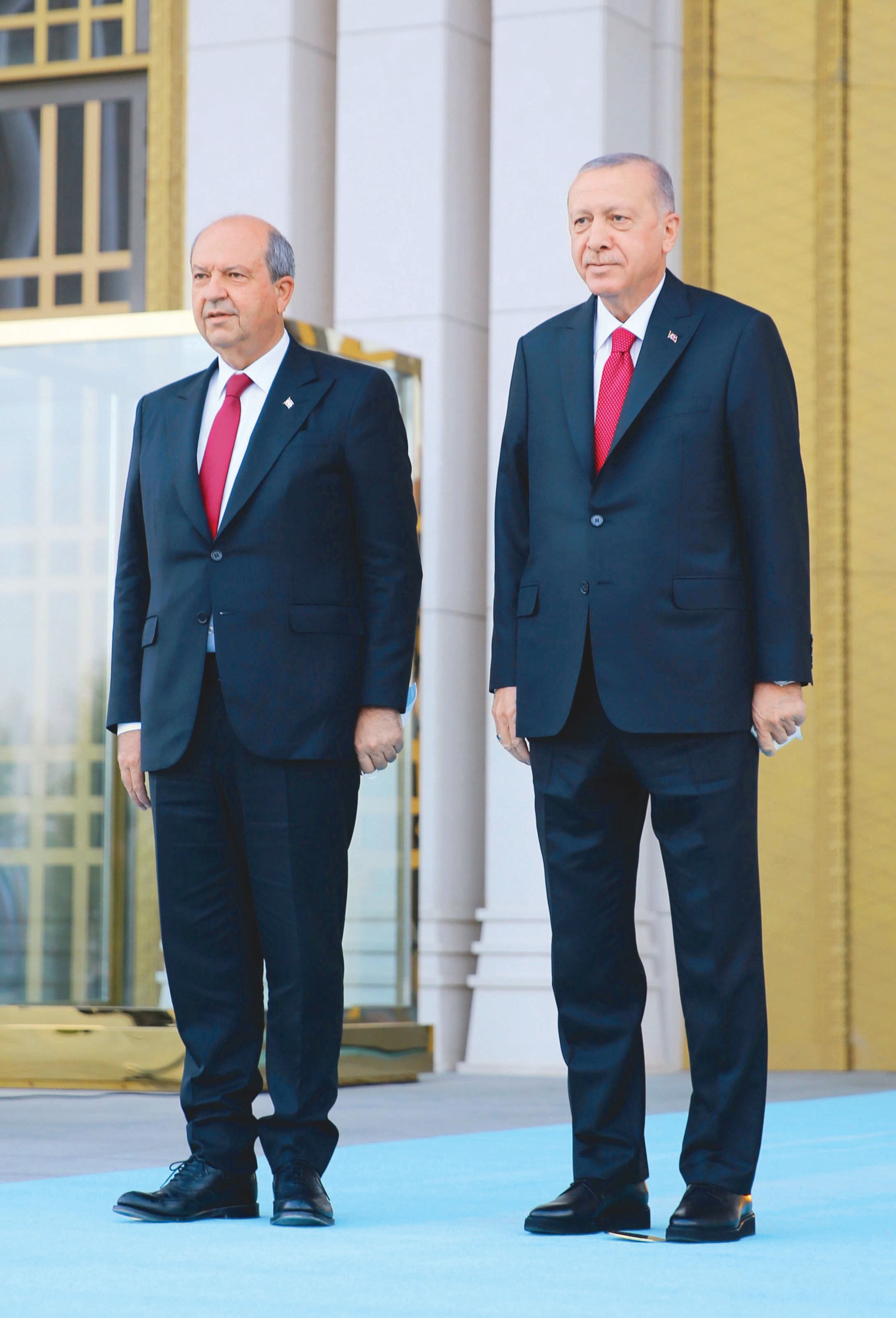 Cumhurbaşkanı Tayyip Erdoğan’ın, dünyanın gözünün çevrildiği KKTC gezisi bugün başlıyor. “Tüm dünyaya mesajlarım olacak” diyen Erdoğan’ın vereceği müjdeler merakla bekleniyor. Erdoğan, müjdeyi açıklayacağı KKTC Cumhuriyet Meclisi Özel Oturumu’ndaki hitaplarını da bugün gerçekleştirecek.