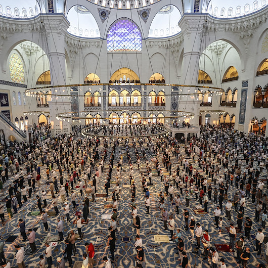 Çamlıca Camiinde bayram namazı coşkusu